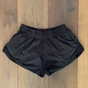 Lululemon hotty hot low rise shorts 2.5 inch